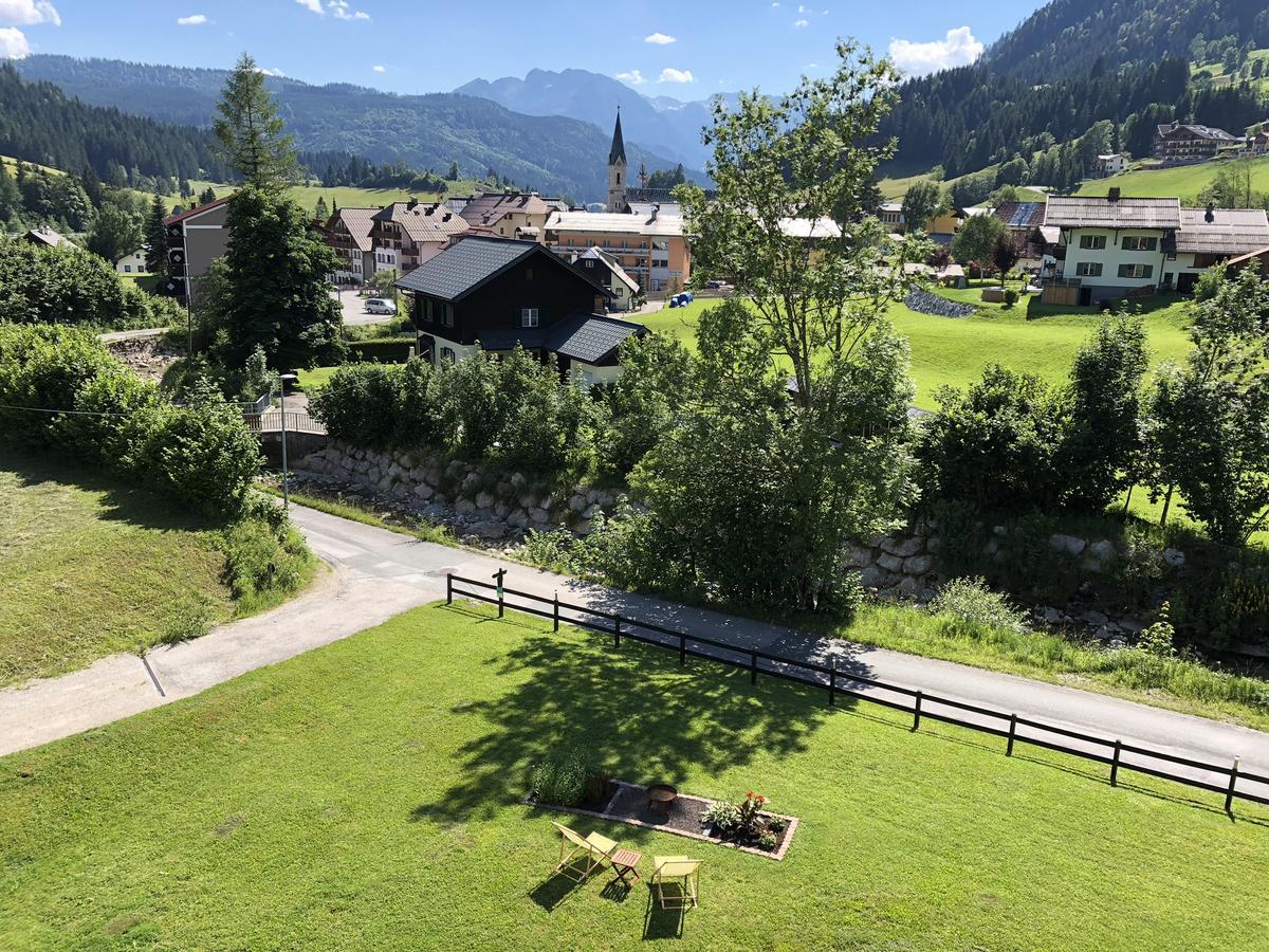 Hotel Kronenhirsch Russbach am Pass Gschuett Exterior photo
